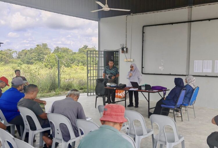 PERJUMPAAN BERSAMA PESAWAH DI SAWAH PADANG ENDAU