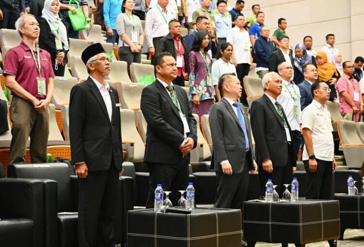 25 PEGAWAI PERTANIAN JOHOR PERKUKUH KOMPETENSI, TEROKA POTENSI INDUSTRI KELAPA